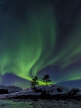 Lodernder Nachthimmel