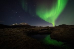 Ein Kelch aus grünem Licht