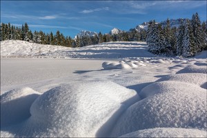kleine Hügel und große Berge